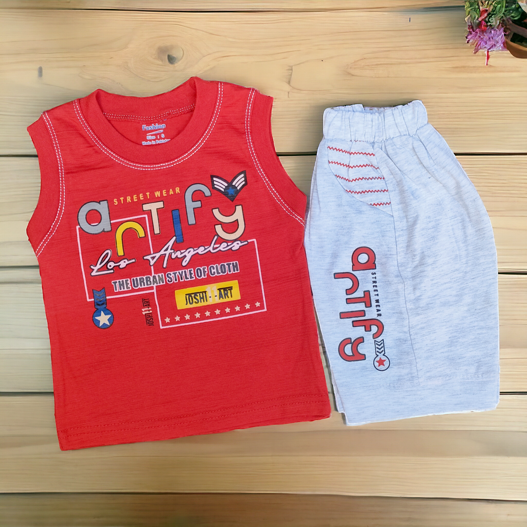 Artify Red Sandos & Quarter 8062